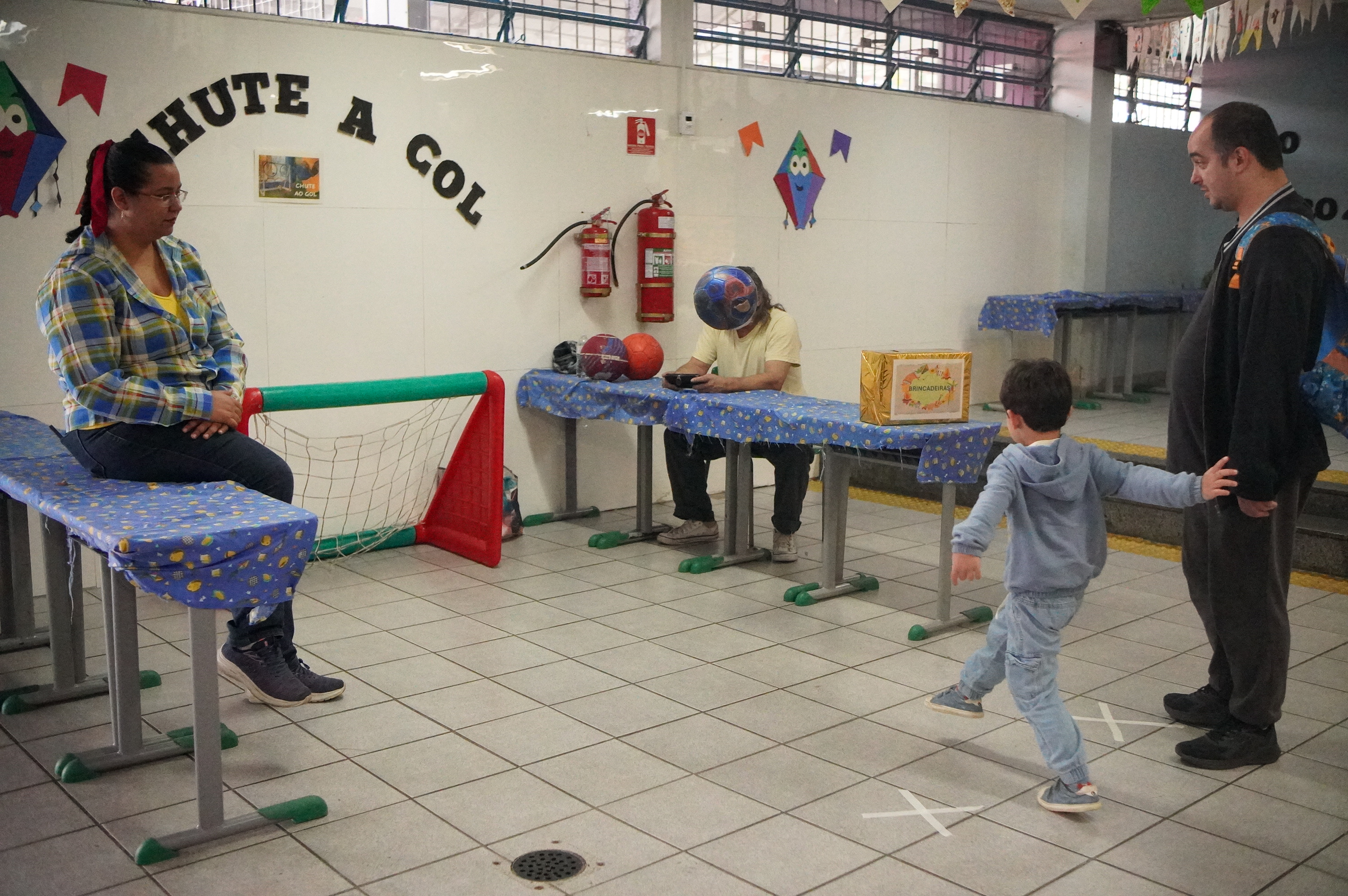 Brincadeiras na Festa das Tradições Brasileiras atraem as crianças